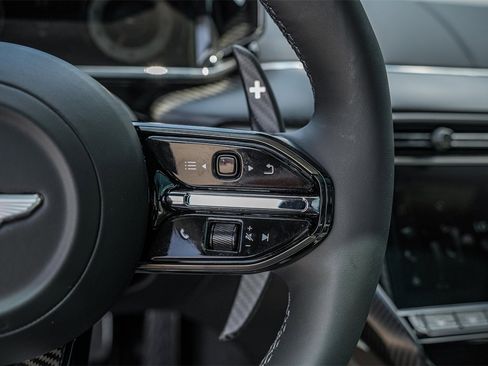 New 2025 Aston Martin Vanquish Coupe image 25