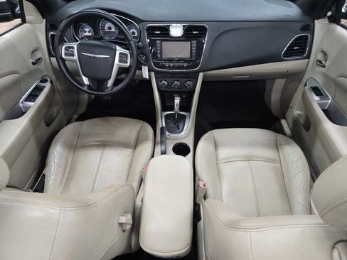 Used 2011 Chrysler 200 Limited FWD image 4