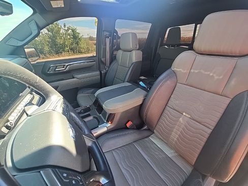 Used 2023 Chevrolet Silverado 1500 ZR2 w/ Technology Package image 31