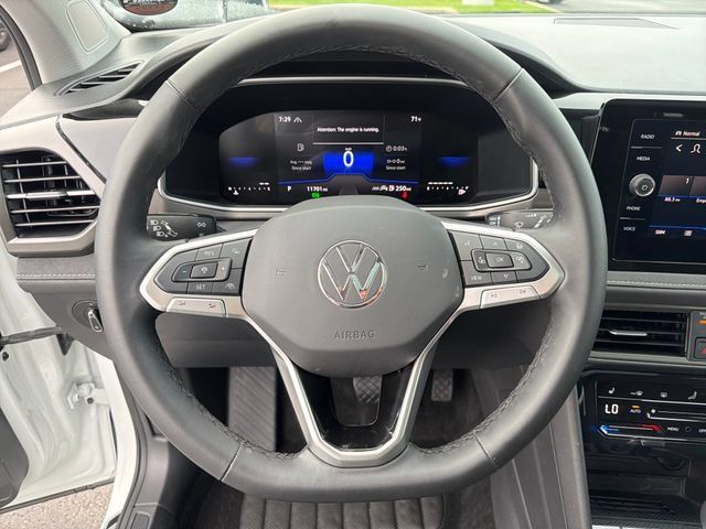 Used 2025 Volkswagen Taos SE AWD/4WD image 14