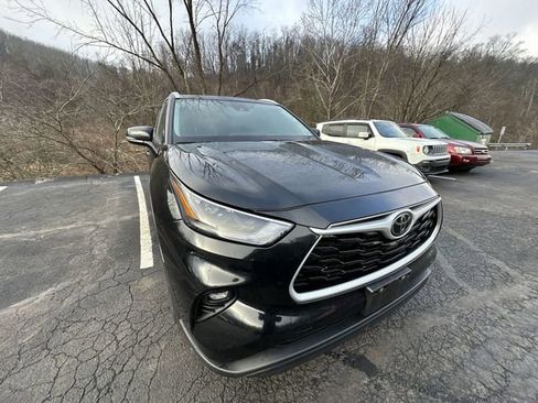 Used 2024 Toyota Highlander XLE image 11