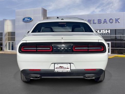 Used 2019 Dodge Challenger SXT image 4