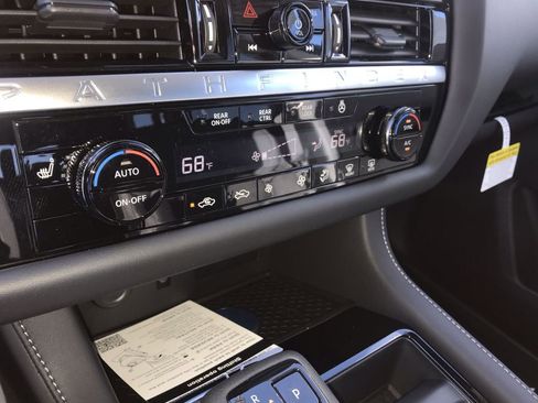 New 2026 Nissan Pathfinder SL AWD/4WD image 18