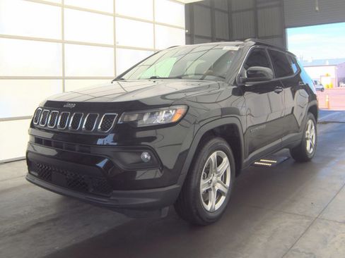 Used 2024 Jeep Compass Latitude AWD/4WD image 1