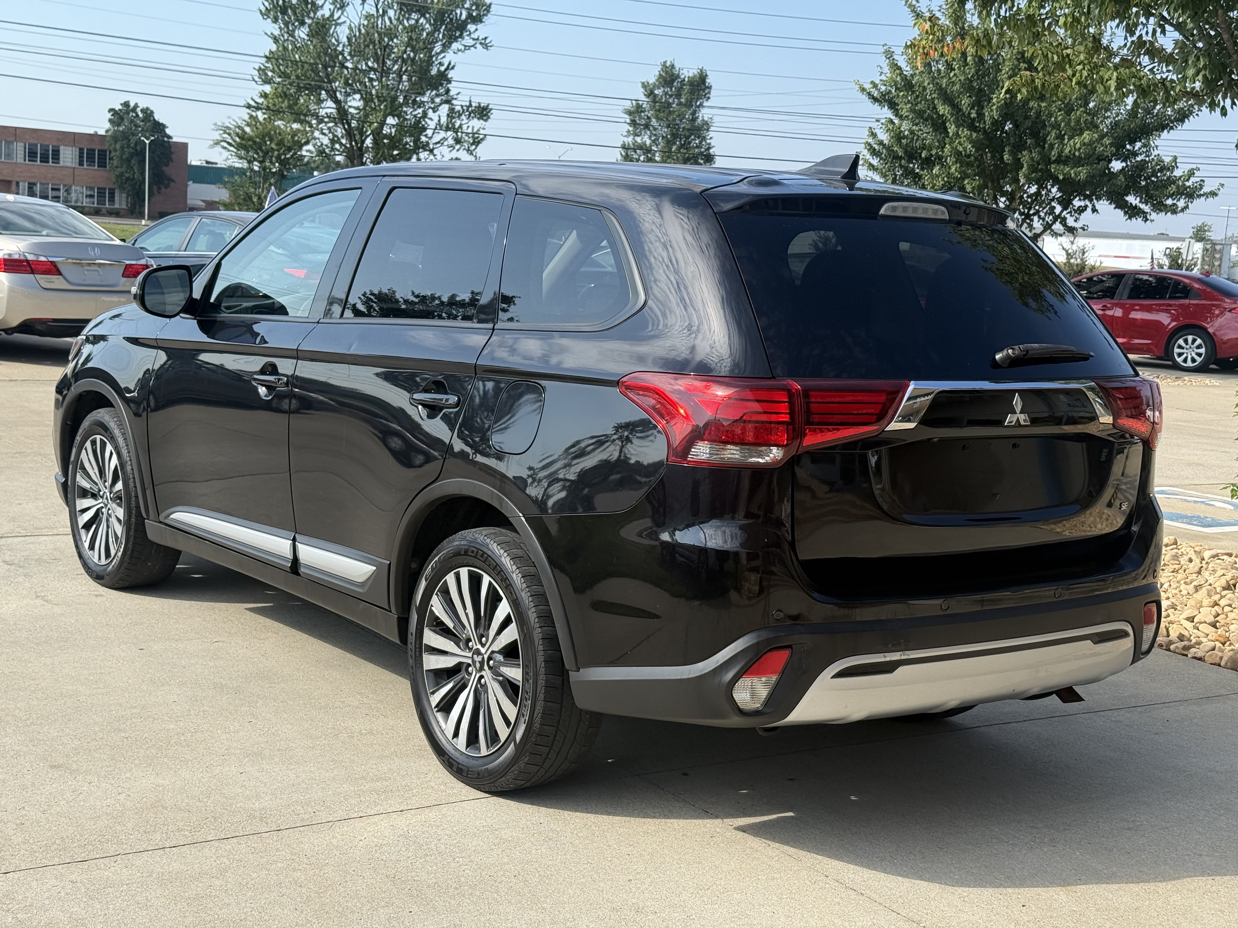 Used 2020 Mitsubishi Outlander SE AWD/4WD image 5