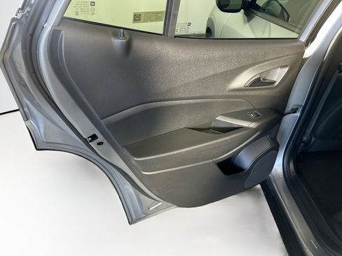 Used 2025 Chevrolet Trax LT FWD image 24