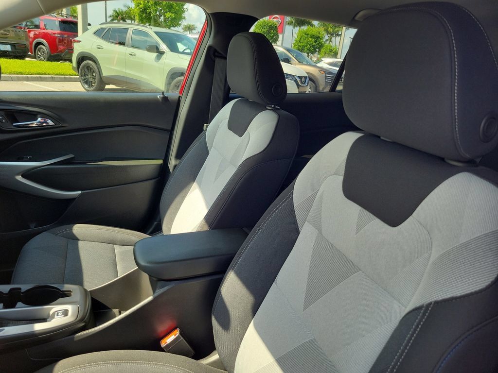 Used 2026 Chevrolet Trax LS FWD image 16