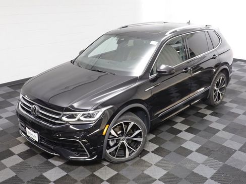 Used 2023 Volkswagen Tiguan SEL R-Line AWD/4WD image 2