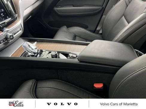 Used 2023 Volvo XC60 B5 Ultimate w/ Climate Package image 21