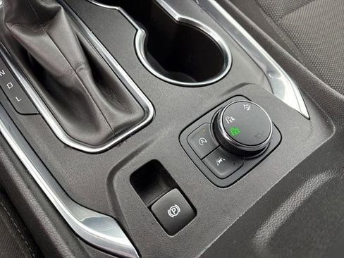 Used 2022 Chevrolet Traverse LT w/ Midnight/Sport Edition image 26