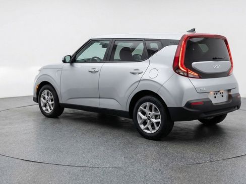 Used 2025 Kia Soul LX w/ LX Technology Package image 5