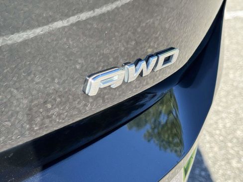 Used 2023 GMC Terrain SLT image 8