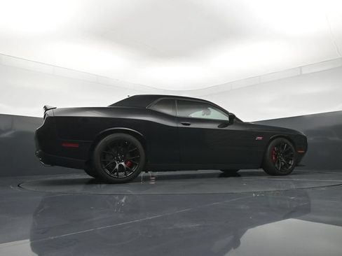Used 2015 Dodge Challenger SRT w/ Technology Group RWD image 24