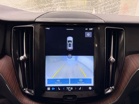 Used 2023 Volvo XC60 B5 Plus w/ Protection Package Premier image 17