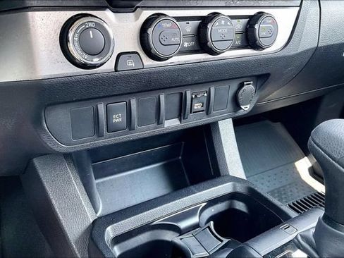 Used 2022 Toyota Tacoma SR AWD/4WD image 16