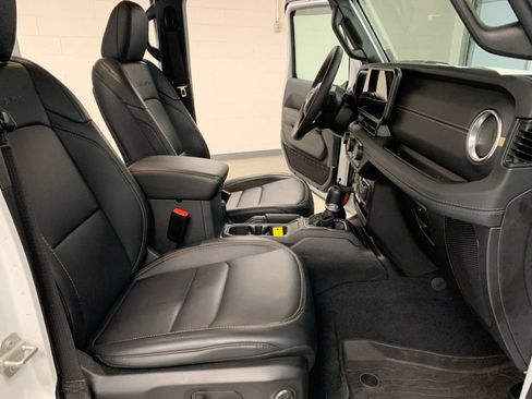 Certified 2024 Jeep Wrangler Unlimited Sahara w/ Safety Group AWD/4WD image 10
