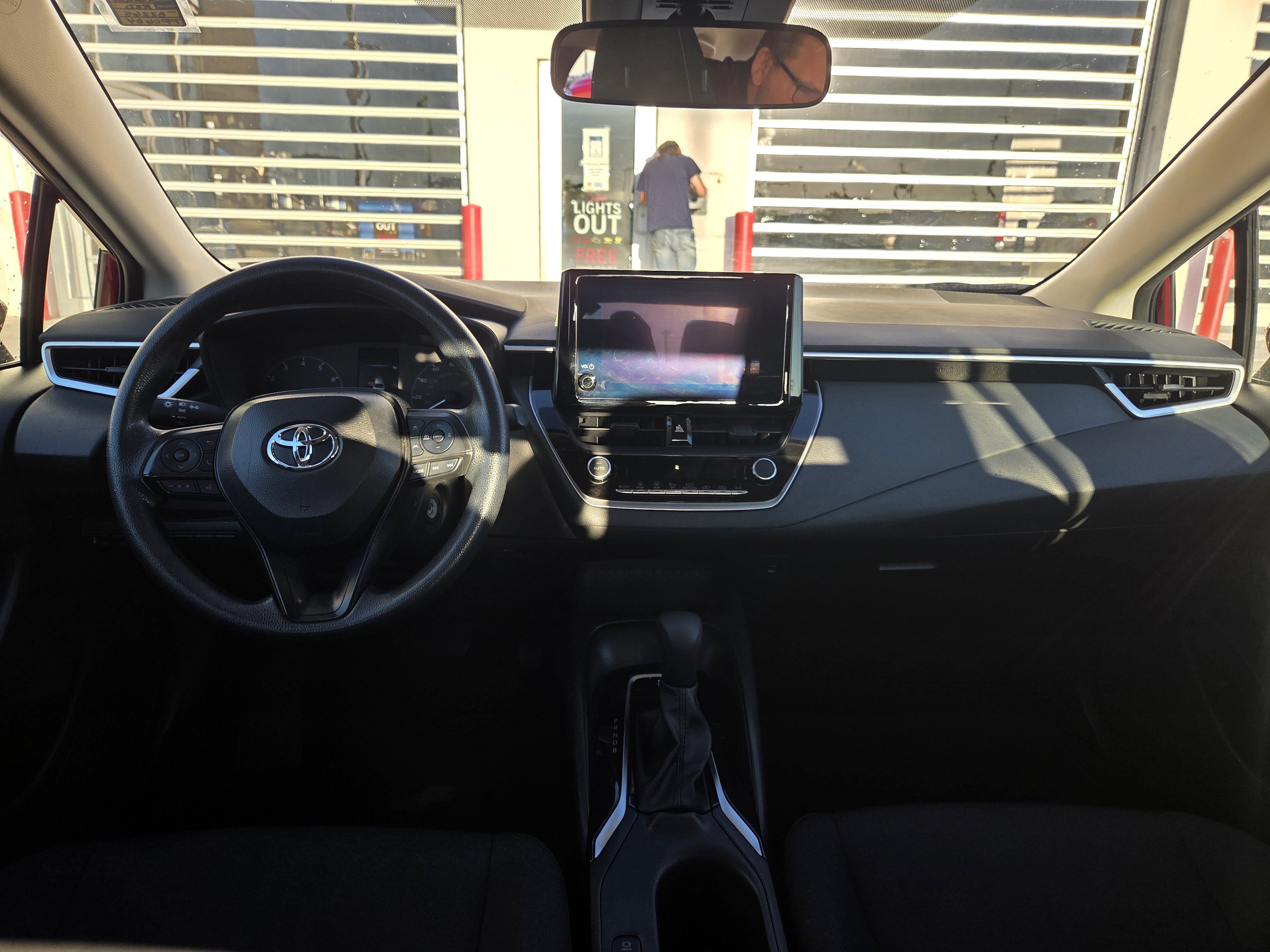 Used 2025 Toyota Corolla LE FWD image 6