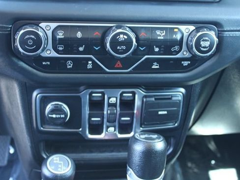 Used 2024 Jeep Wrangler Unlimited Sahara AWD/4WD image 15