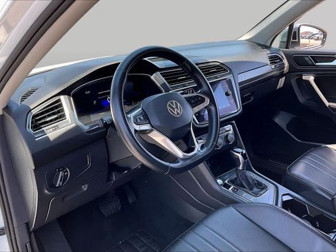 Used 2024 Volkswagen Tiguan SE FWD image 16