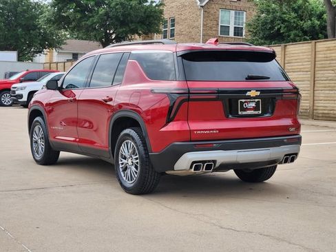 Used 2025 Chevrolet Traverse LT w/ Driver Confidence Package FWD image 3