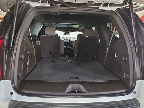 Used 2023 GMC Yukon SLT w/ SLT Luxury Package image 13