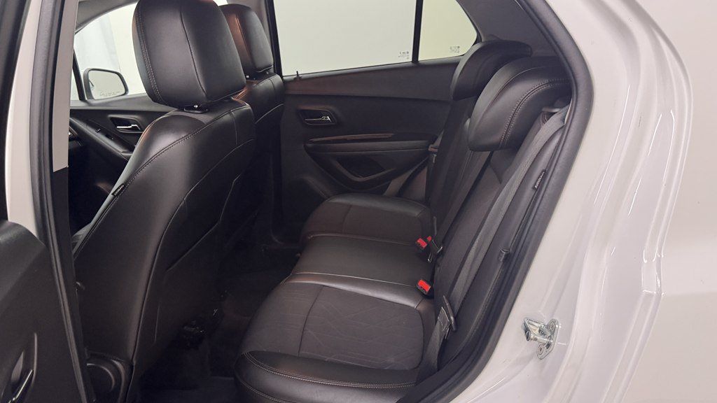 Used 2020 Chevrolet Trax LT w/ LT Convenience Package FWD image 26