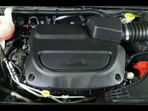 Used 2023 Chrysler Pacifica Touring-L w/ Uconnect Theater Family Group AWD/4WD image 23