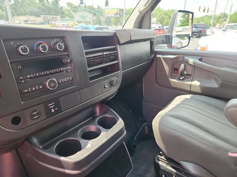 Used 2014 Chevrolet Express 3500 image 10