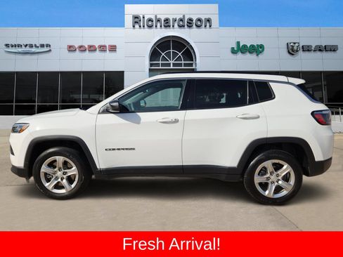 Used 2023 Jeep Compass Latitude AWD/4WD image 3