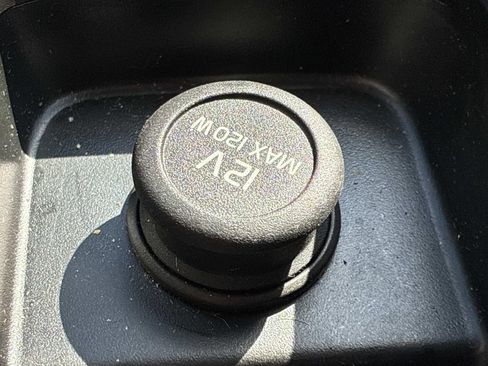 Used 2025 Volvo XC90 B6 Plus image 33