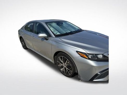 Used 2022 Toyota Camry SE FWD image 8