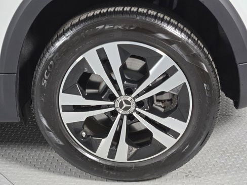 Used 2025 Mercedes-Benz GLB 250 image 9