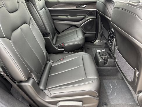New 2026 Jeep Grand Cherokee L Limited image 10