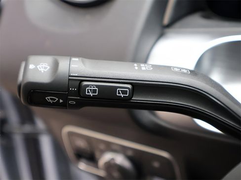 Certified 2025 Mercedes-Benz GLB 250 4MATIC image 37