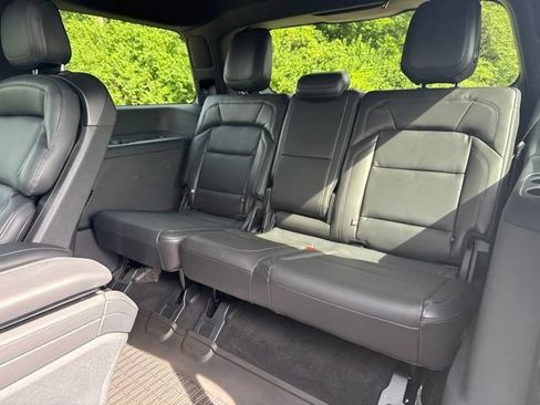 Used 2025 Lincoln Navigator Reserve w/ Jet Appearance Package AWD/4WD image 9