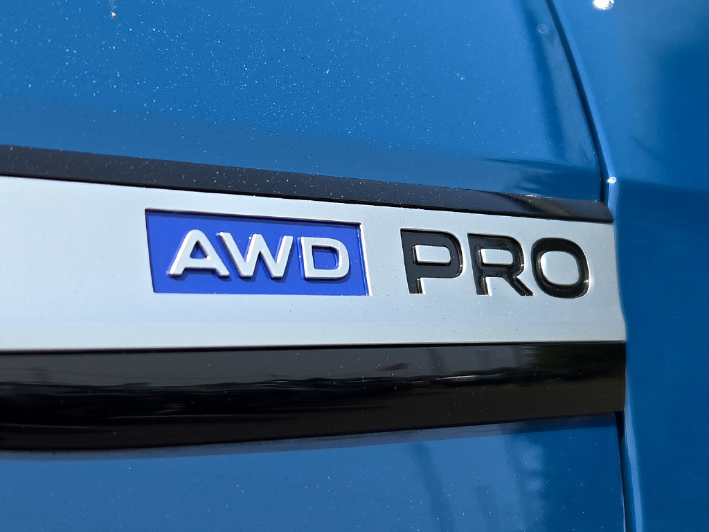 Certified 2025 Volkswagen ID.4 Pro AWD/4WD image 32