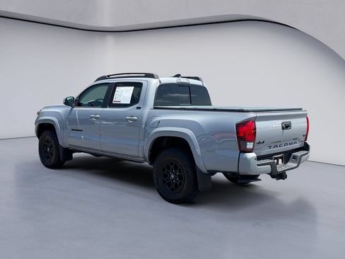 Used 2021 Toyota Tacoma SR5 AWD/4WD image 3