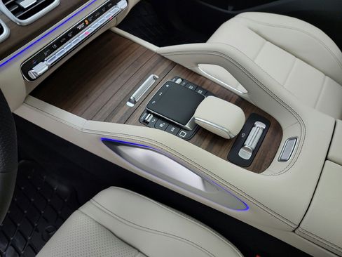 New 2026 Mercedes-Benz GLS 450 4MATIC image 9