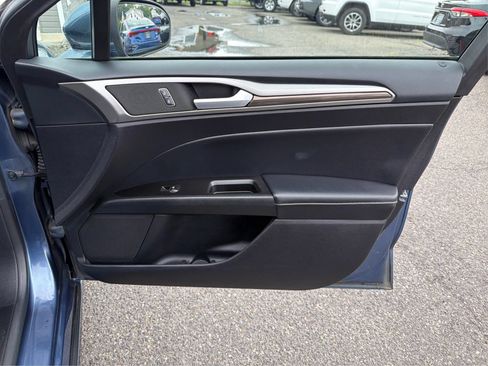 Used 2018 Ford Fusion SE w/ Fusion SE Technology Package FWD image 23