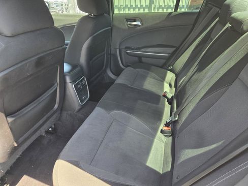 Used 2018 Dodge Charger SXT RWD image 25
