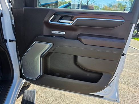 Used 2024 GMC Sierra 1500 Denali w/ Denali Reserve Package AWD/4WD image 9