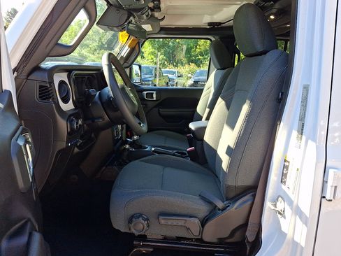 Certified 2024 Jeep Wrangler Unlimited w/ Convenience Group AWD/4WD image 13