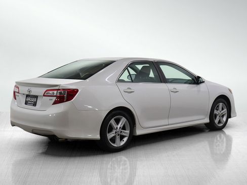 Used 2014 Toyota Camry SE image 5
