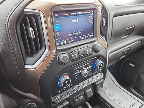 Used 2022 Chevrolet Silverado 2500 High Country w/ Z71 Off-Road Package image 18