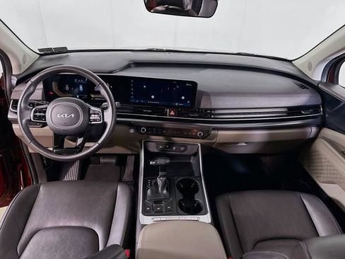 Used 2025 Kia Carnival FWD image 18