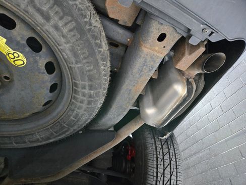 Used 2015 Land Rover LR4 HSE LUX image 32