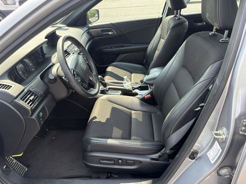 Used 2017 Honda Accord Sport image 11
