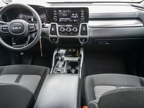 Certified 2023 Kia Sorento LX FWD image 15