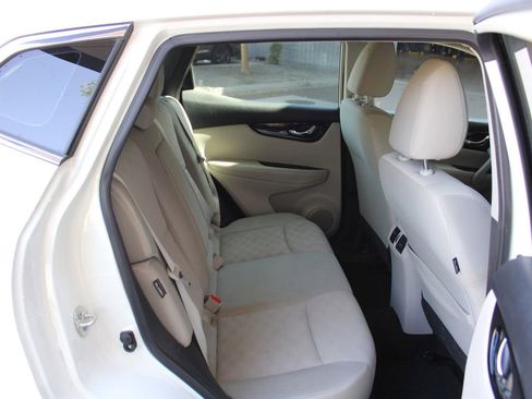 Used 2020 Nissan Rogue Sport SV FWD image 12