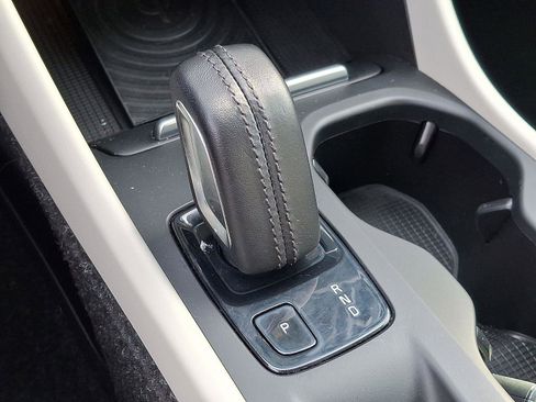 Used 2019 Volvo XC40 T5 Momentum image 15